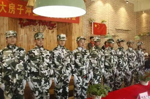 2024春运首日 福州铁路民警护航旅客“归家路”
